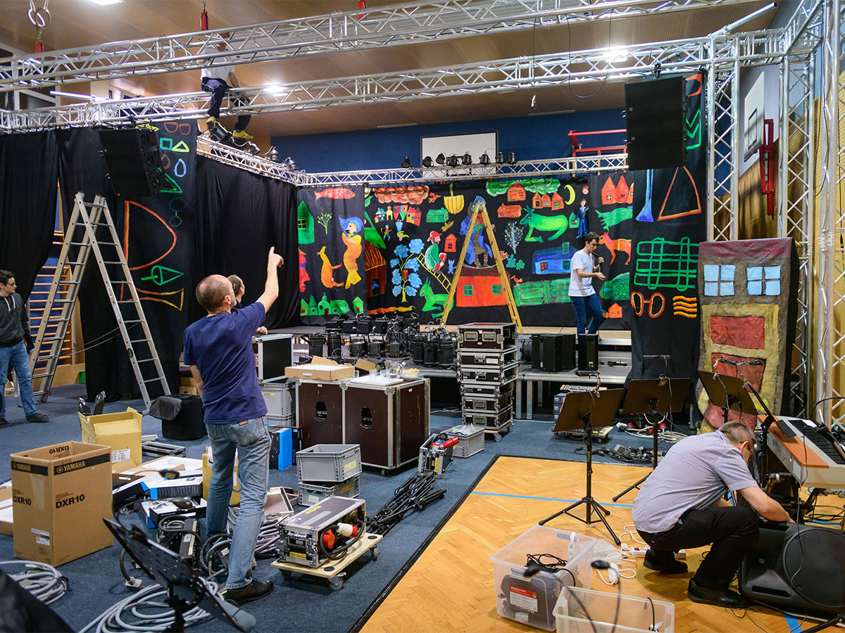 Der Turnsaal wird zum Theater